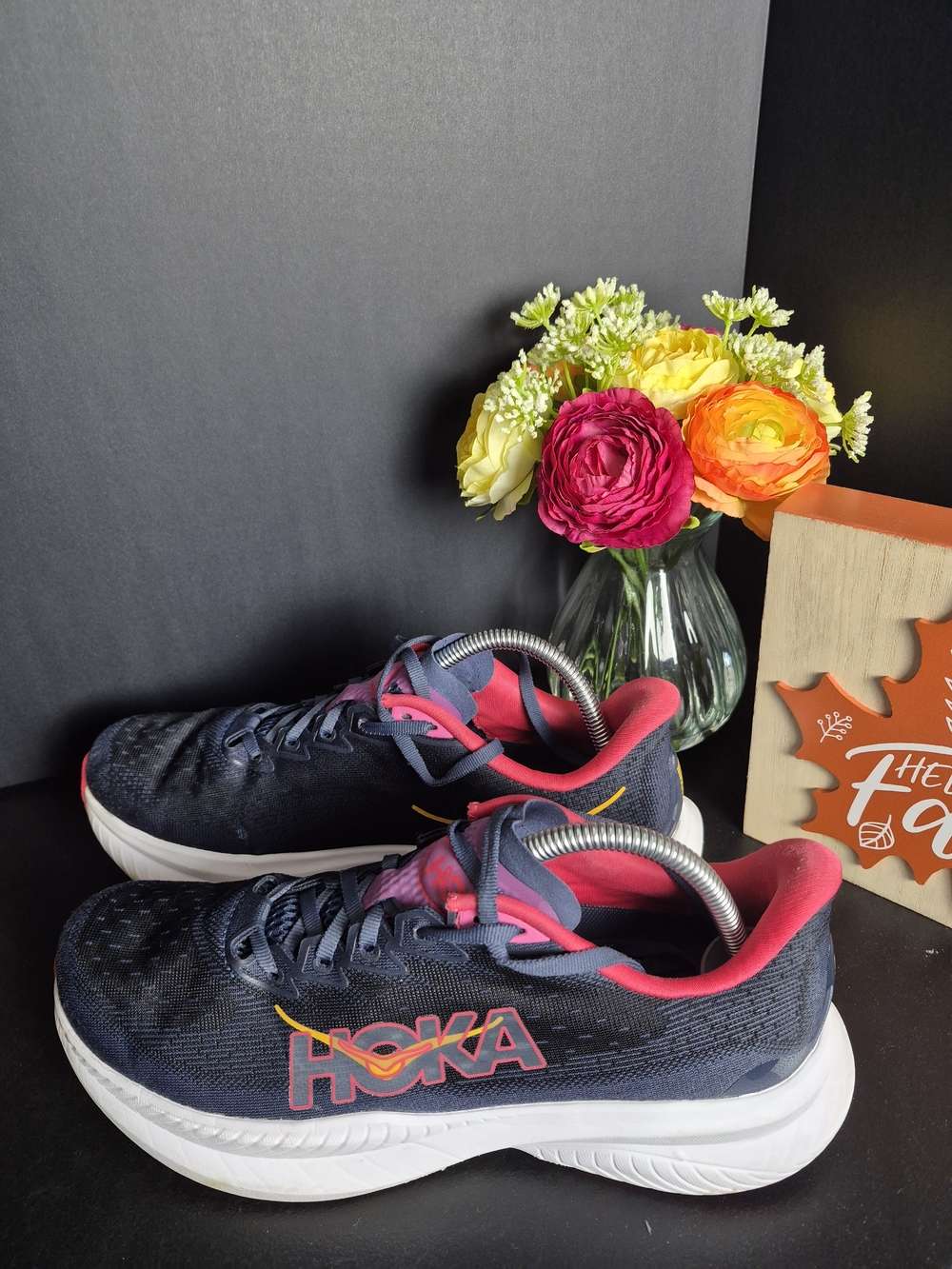 Hoka Womens Mach 6 Navy with Pink and Yellow Accent Sneakers.Size 10b